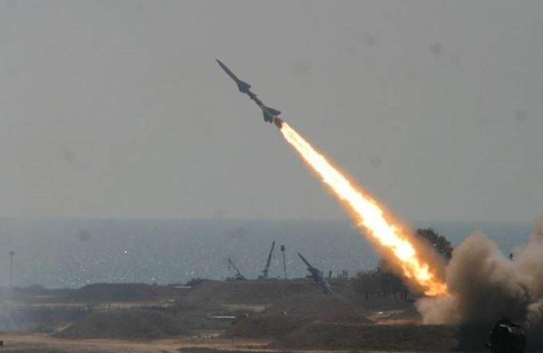 إطلاق «90 قذيفة صاروخية» من لبنان تجاه إسرائيل 