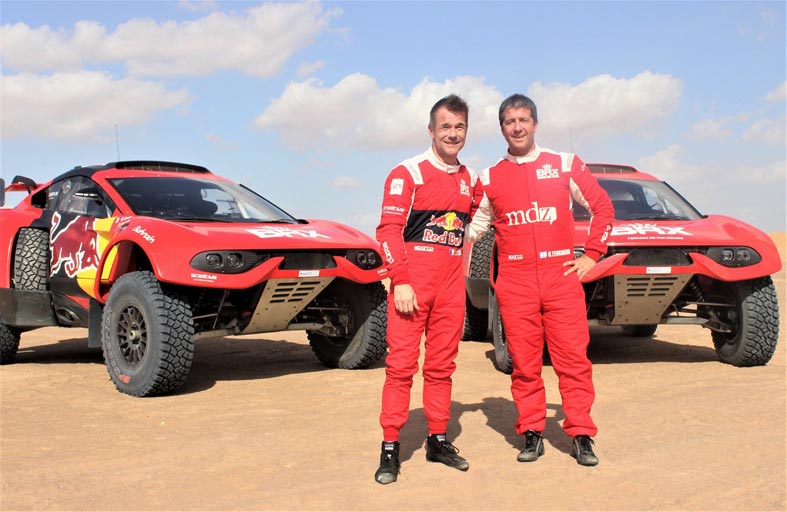 فريق البحرين ريد إكستريم يختبر سرعة سياراته العاملة بالوقود المستدام الجديد في صحراء أم القيوين