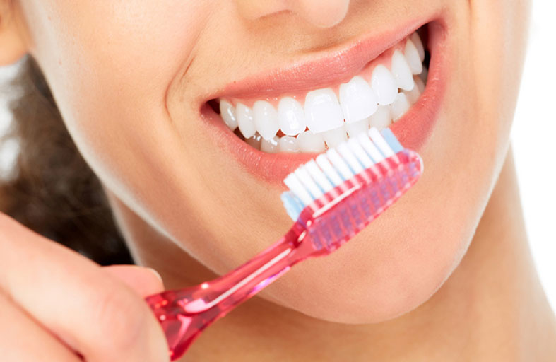 عدم غسل الأسنان قبل النوم.. خطر قاتل يهدد صحتك