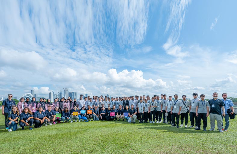 شباب وشابات من الإمارات يشاركون فى برنامج تمكين قادة المستقبل بسنغافورة