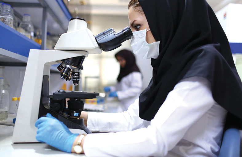 باحثون في مركز خليفة للهندسة الوراثية والتقانات الحيوية بجامعة الإمارات يجرون دراسة تحليلية للمحتوى الميكروبي للسبخة 