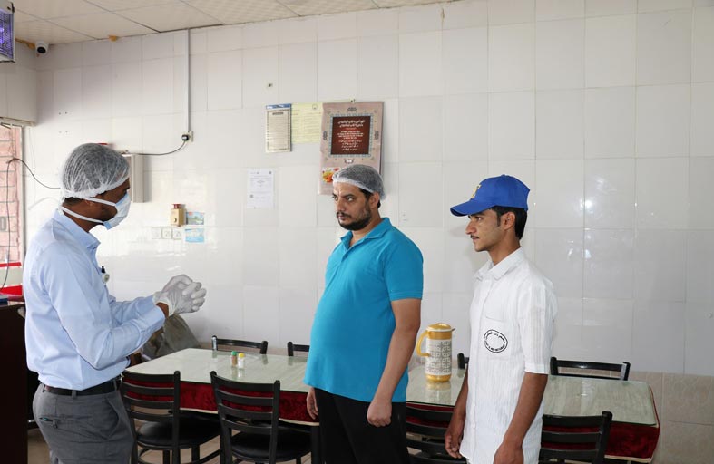 بلدية مدينة دبا الحصن تكثف من إجراءاتها لمكافحة انتشار فيروس كورونا