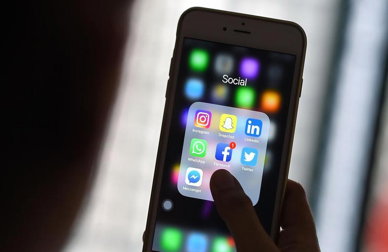 خبير يتوقع اختراق المزيد من هواتف معارضين في بولندا 