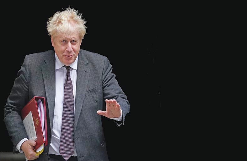 مسؤولو الصحة يحثون جونسون على التريث في قرارات الجائحة