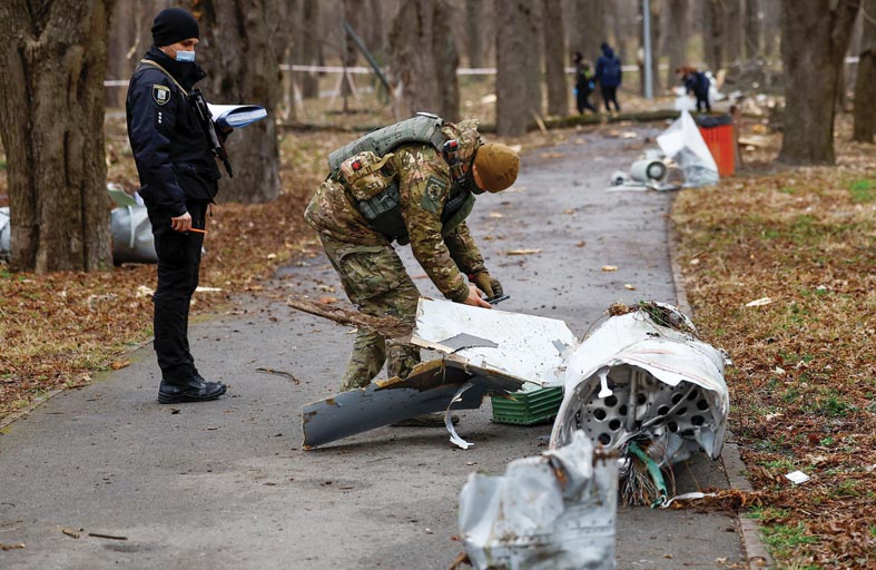 روسيا تضرب في كييف.. وأوكرانيا تستهدف سفينتي إنزال روسيتين