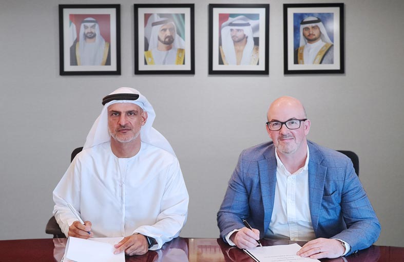 طرق دبي توقع اتفاقية لتجربة حافلة كهربائية صديقة للبيئة