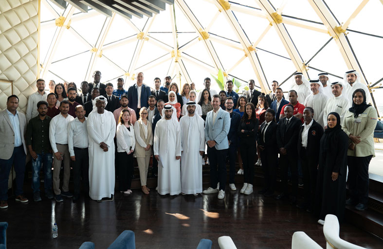 شرطة دبي تعزز التوعية الأمنية السياحية بين موظفي «كوت دازور»