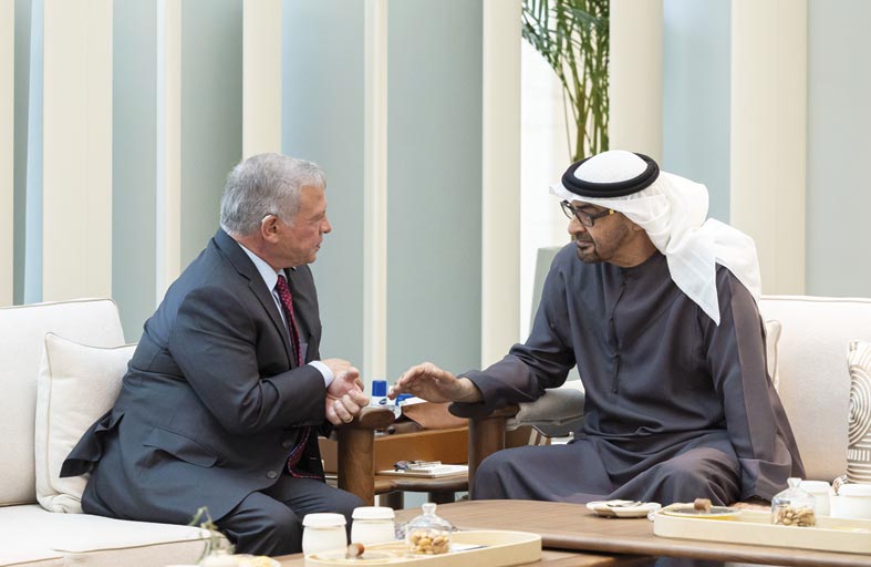 رئيس الدولة وملك الأردن يؤكدان ضرورة تخفيف معاناة سكان غزة والتحرك الدولي نحو حل الدولتين 