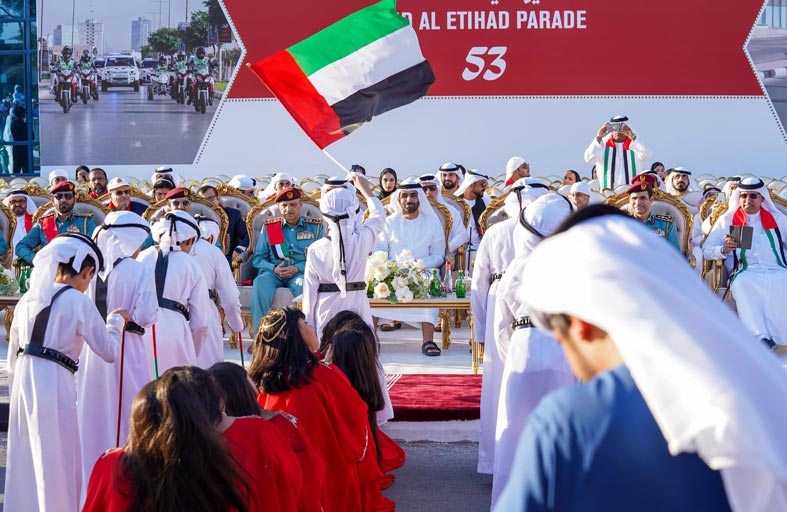 أحمد بن سعود يشهد مسيرة شرطة رأس الخيمة بمناسبة عيد الاتحاد الـ53