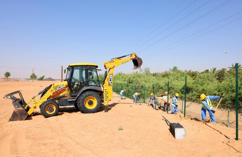 بلدية العين تطور سياجات طرق بتكلفة 39 مليون درهم