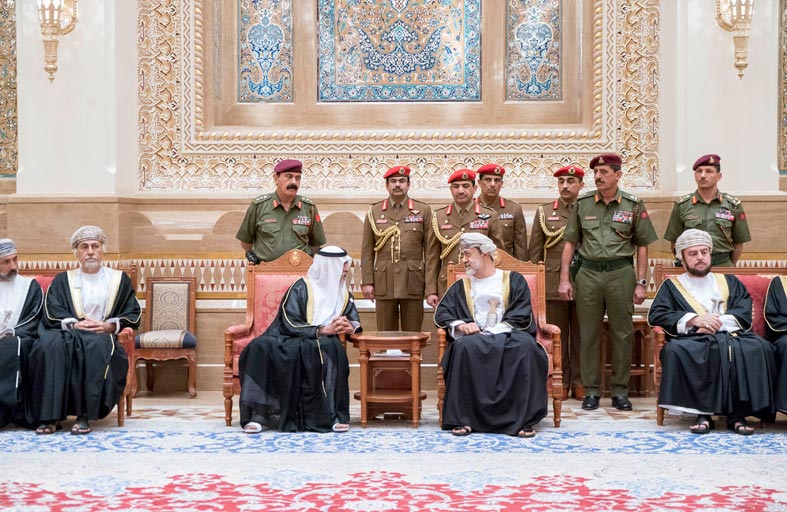 نهيان بن مبارك يعزي سلطان عمان بوفاة قابوس بن سعيد
