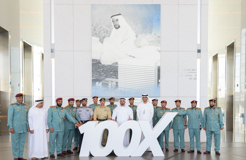 سيف بن زايد يزور أدنوك ويطلع على مركز التحكم الرقمي بانوراما