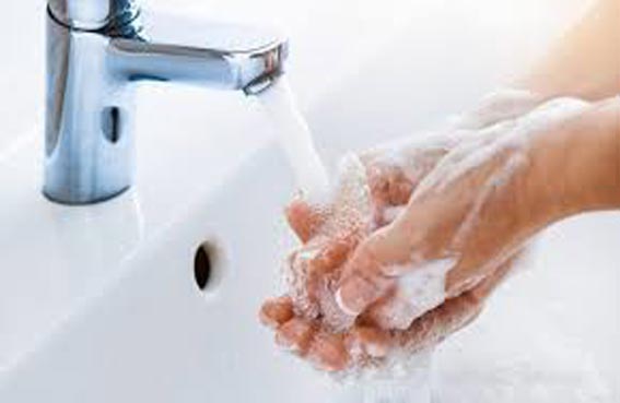 هل غسل اليدين دون صابون عديم الفائدة تماماً؟