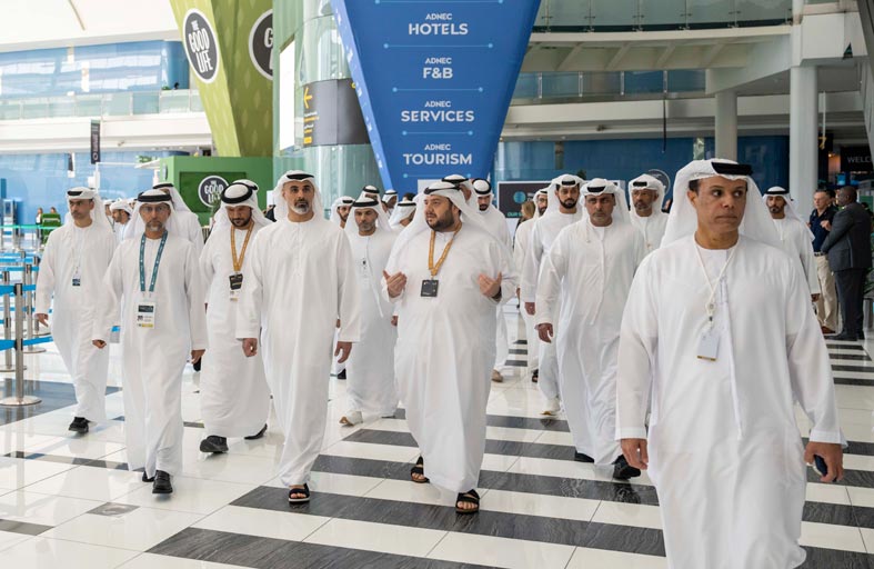 خالد بن محمد بن زايد يحضر جانباً من فعاليات المعرض والمؤتمر العالمي للمرافق 