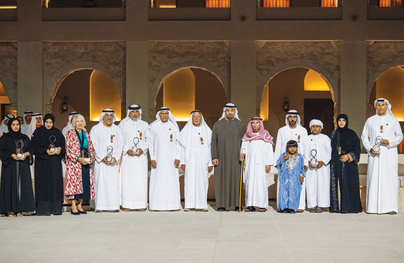 رئيس الدولة يكرم عشر شخصيات بـ«جائزة أبوظبي» في الذكرى العشرين لانطلاقها تزامنا مع عام المجتمع 