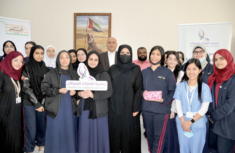 طالبات أكاديمية الأندلس يشاركن جمعية الإمارات للسرطان في تحقيق أهدافها