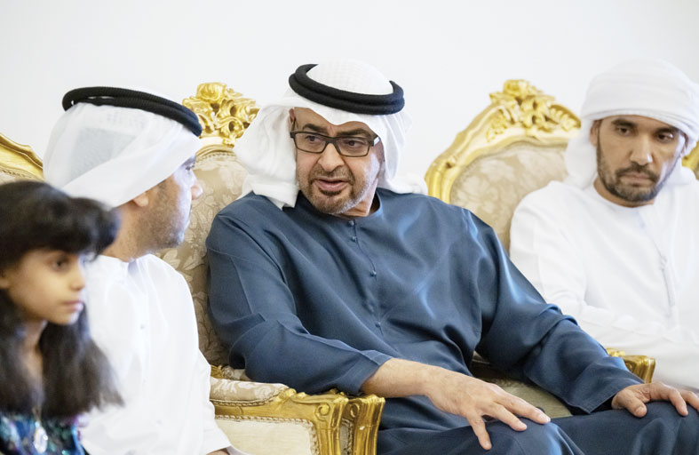 رئيس الدولة يقدم واجب العزاء في الشهيد سليمان الشحي 