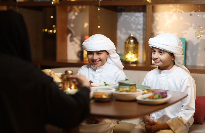 برامج اجتماعية لأسر أيتام الشارقة للتمكين الاجتماعي خلال رمضان