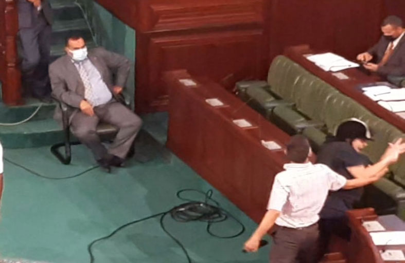 الاعتداء على عبير موسي: فضيحة وعار داخل البرلمان...!