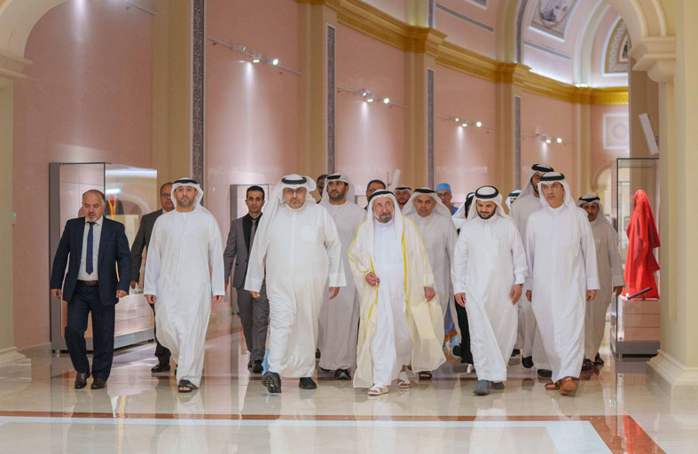 حاكم الشارقة يكرّم الشعراء الفائزين بجائزة القوافي 2023