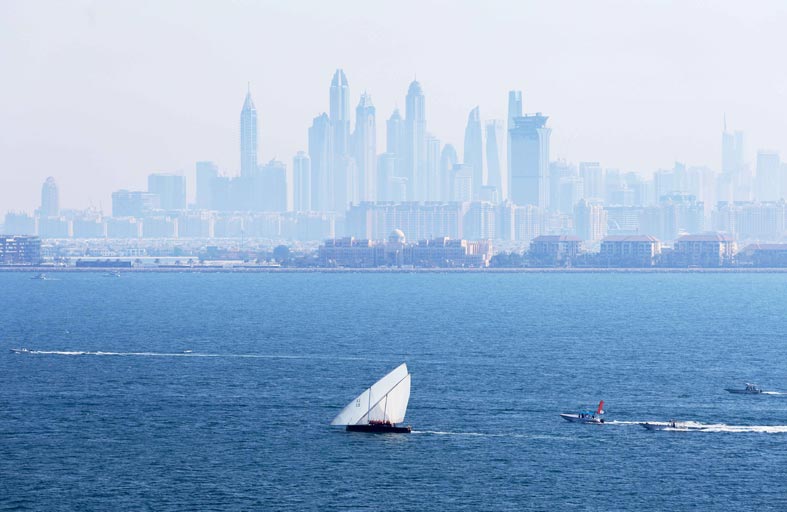 تأجيل سباق دبي للسفن الشراعية 60 قدما