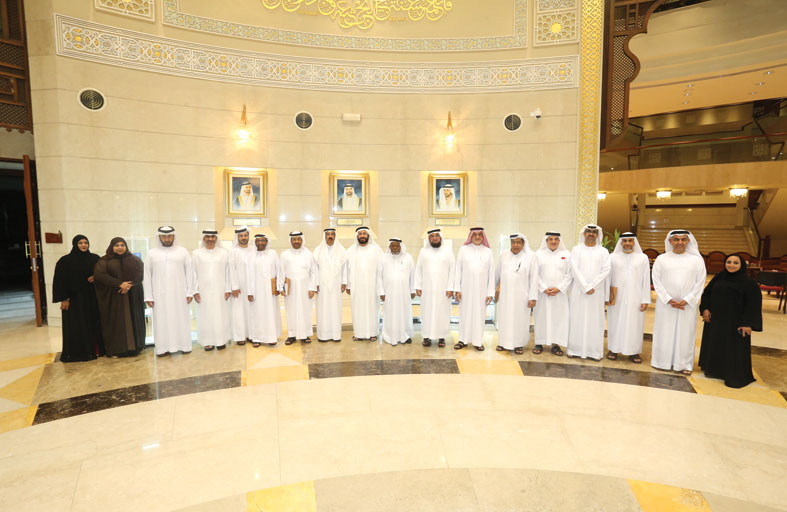 تكريم المشاركين في معرض الإمارات للهوايات والمقتنيات الخاصة في دورته الرابعة بندوة الثقافة والعلوم