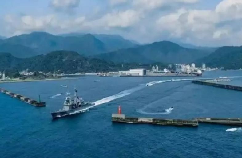 تايوان ترصد 43 طائرة وثماني سفن حربية صينية 