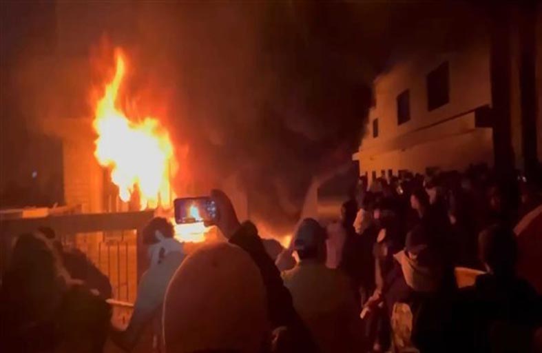إحراق مقر للحزب الديمقراطي الكردستاني بعد الإساءة للسيستاني