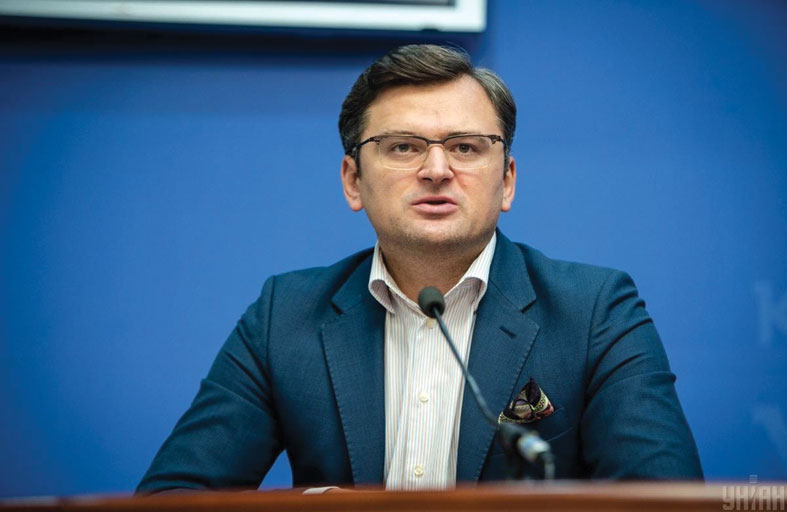 وزير خارجية أوكرانيا يتمنى تسديد «لكمة» لنظيره الروسي !