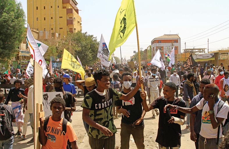 آلاف السودانيين يتظاهرون مجدّداً مطالبين بحكم مدني