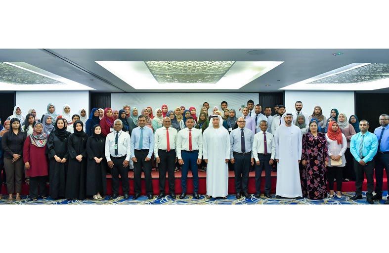 حكومة الإمارات تعزز قدرات موظفي حكومة المالديف في مجال تطوير الخدمات 