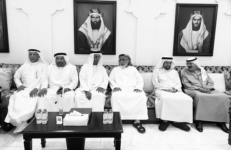  شيوخ ومواطنون ومقيمون يقدمون واجب العزاء إلى ذوي الفقيد عبيد حميد المزروعي  