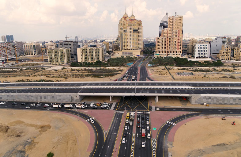طرق دبي تفتتح مشروع تطوير شارع الشيخ زايد بن حمدان وجسرين بسعة 4 مسارات بكل اتجاه 