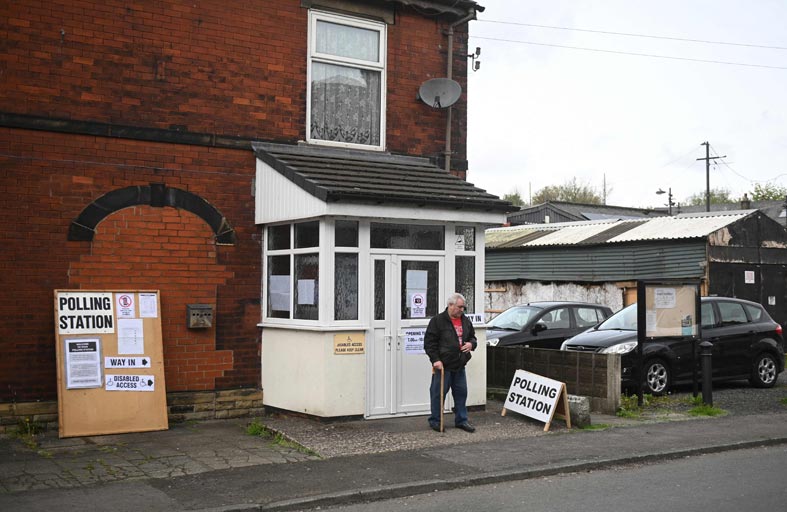 انتخابات محلية في بريطانيا تشكل اختبارا لجونسون