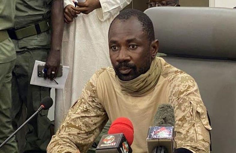 العسكر في مالي يدعون لحوار مع إيكواس 