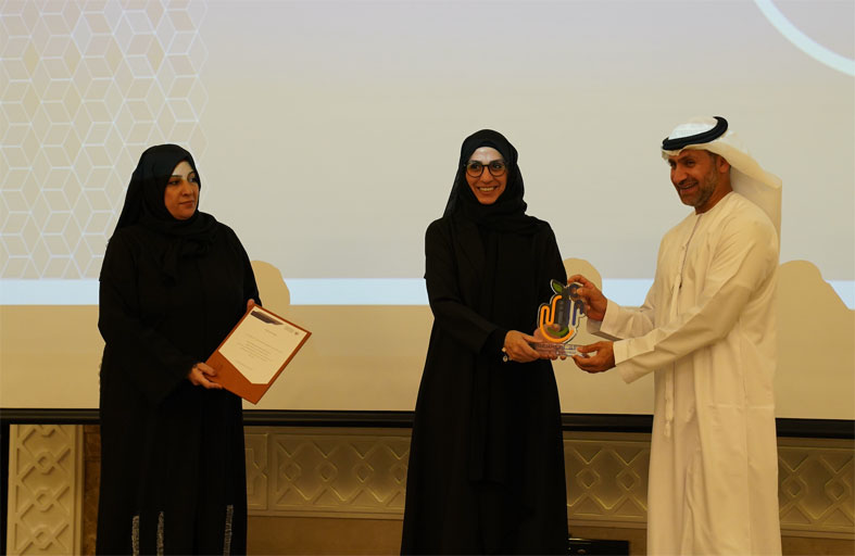 اجتماعية الشارقة تكرم شركاء الشارقة مدينة مراعية للسن