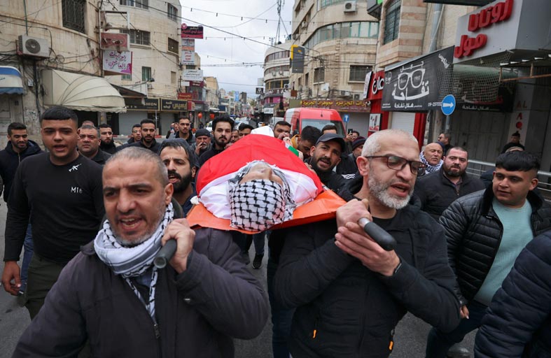تصعيد في غزة ومقتل 11 فلسطينياً بعملية اسرائيلية في الضفة