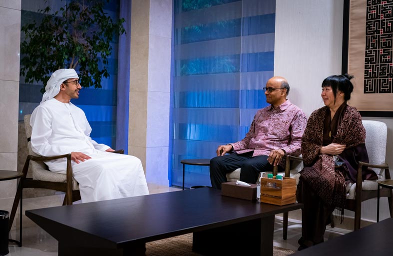 عبدالله بن زايد والوزير الأول المنسق للسياسات الاجتماعية في سنغافورة يبحثان التعاون والشراكة بين البلدين