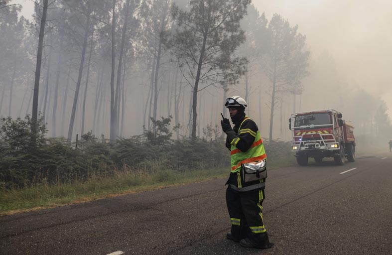 استمرار الحرائق في أوروبا الغربية تحت تأثير موجة الحر 