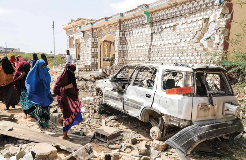 قتلى بهجومين انتحاريين على مركزين للجيش بمقديشو