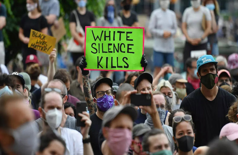 الأميركيون البيض يشاركون بكثافة في الاحتجاجات المناهضة للعنصرية 
