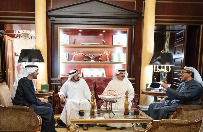 رئيس الدولة يلتقي ملك البحرين بحضور محمد بن راشد ومنصور بن زايد 