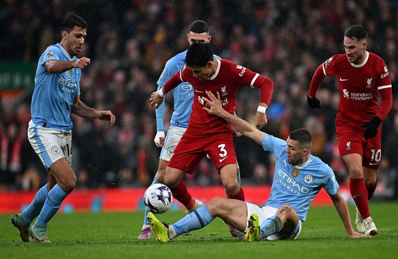 الدوري الإنجليزي.. التعادل في قمة «انفيلد» يشعل صراع الصدارة
