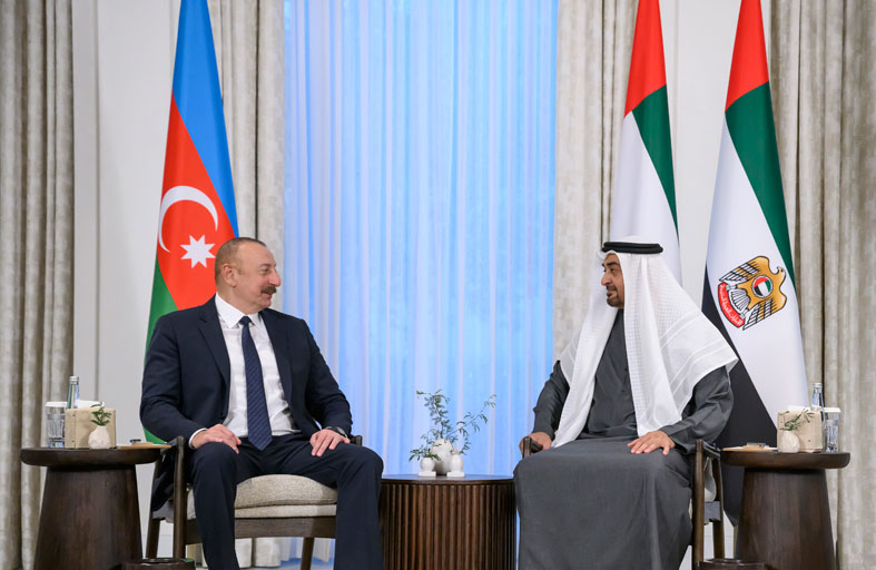 رئيس الدولة يبحث مع رئيس أذربيجان العلاقات الثنائية وعدداً من القضايا والموضوعات التي تهم البلدين 