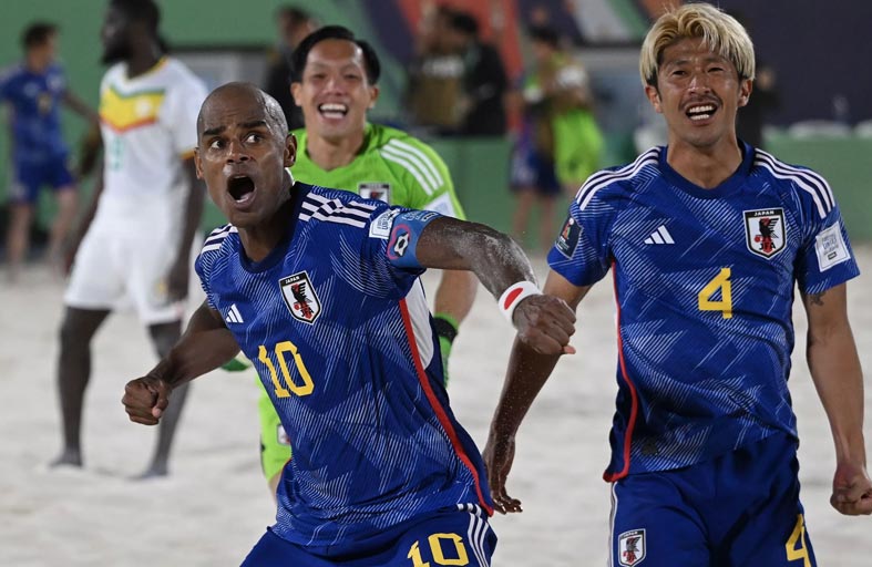 قائد منتخب اليابان: مباراتنا أمام السنغال مثيرة وتأهلنا لربع نهائي مونديال الشاطئية طبيعي