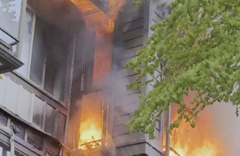 أحرقت شقتها وبنايتها وقتلت جارتها.. بسبب صرصور