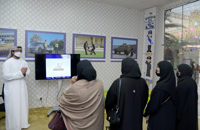 جناح شرطة أبوظبي يستقطب زوار مهرجان الشيخ زايد
