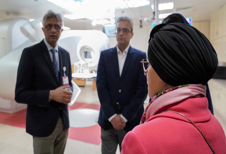 جواهر القاسمي توجّه صندوق أميرة بتجهيز غرفتي عمليات في مستشفى لعلاج السرطان بمدينة بيشاور الباكستانية