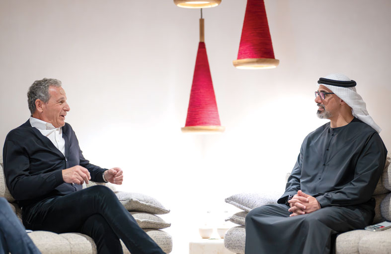 خالد بن محمد بن زايد يلتقي وفداً من الإدارة التنفيذية لشركة «والت ديزني» 