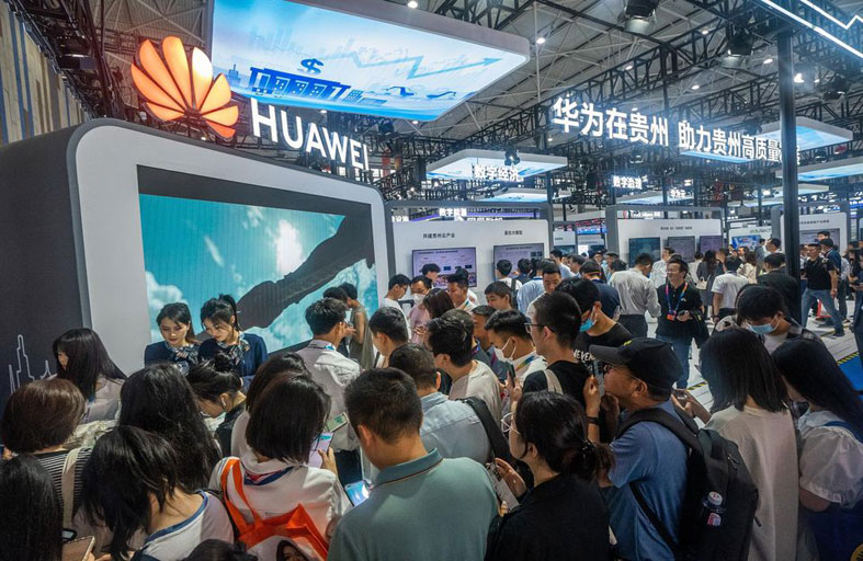 لماذا تساعد أوروبا الصين على تقويض الريادة التكنولوجية الأمريكية؟